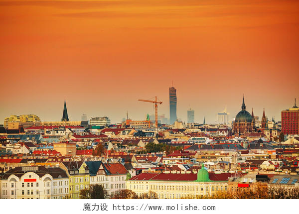 维也纳鸟瞰图在日落的晚上